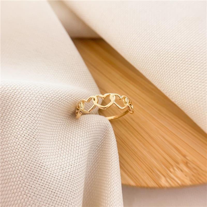 ANEL VAZADO CORAÇÕES