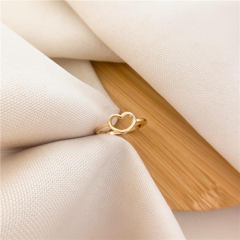 ANEL VAZADO CORAÇÃO