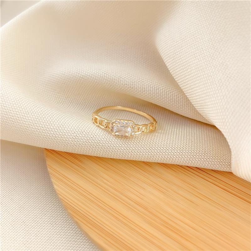 ANEL ELOS OVAL COM PEDRA RETANGULAR - CRISTAL