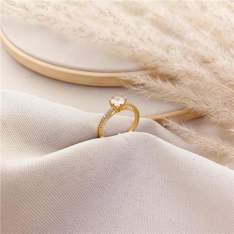 ANEL SOLITÁRIO ARO CRAVEJADO - CRISTAL