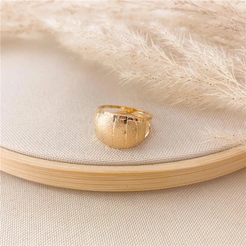 ANEL RÉPLICA DETALHE LISTRAS DIAMANTADA