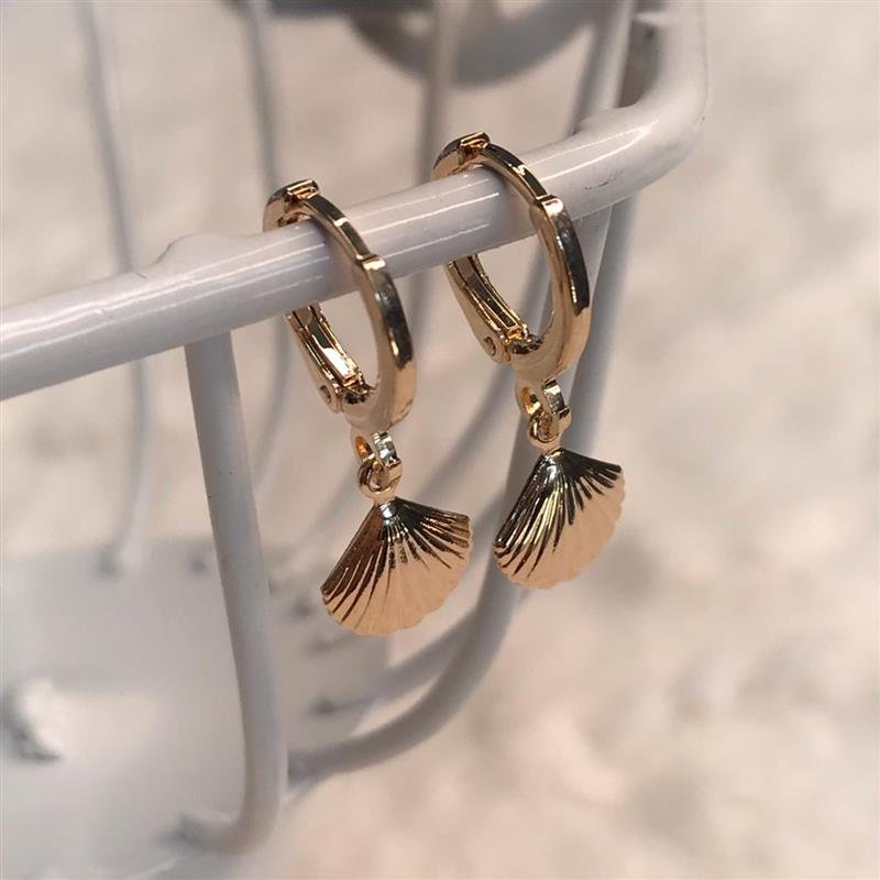 ARGOLA COM PINGENTE CONCHA