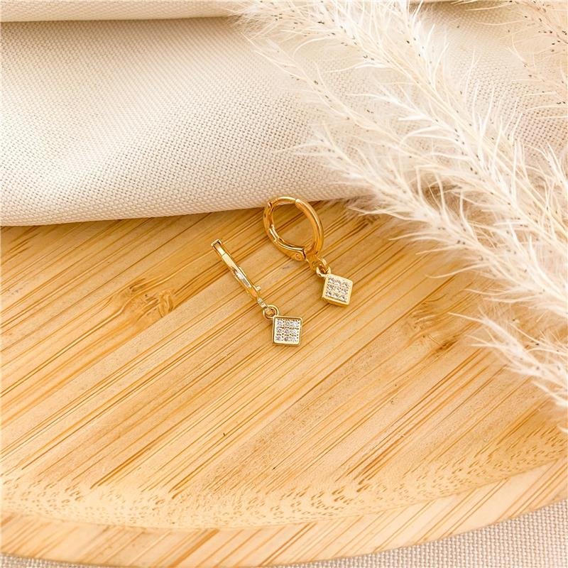 ARGOLA COM PINGENTE LOSANGO