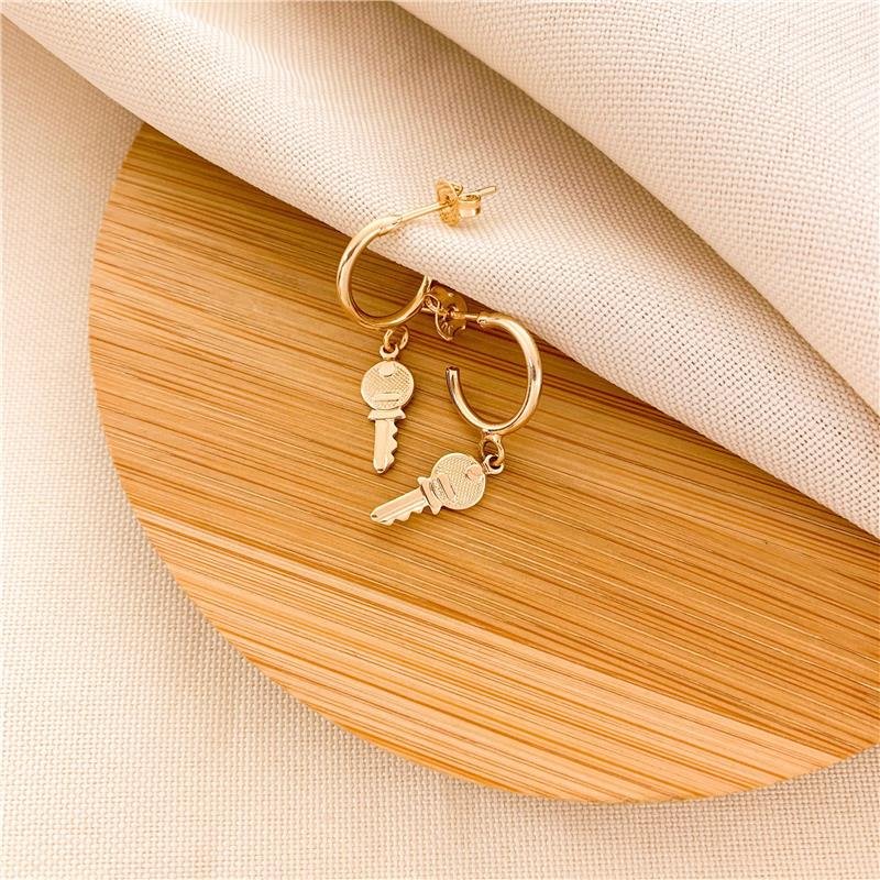 ARGOLA COM PINGENTE CHAVE