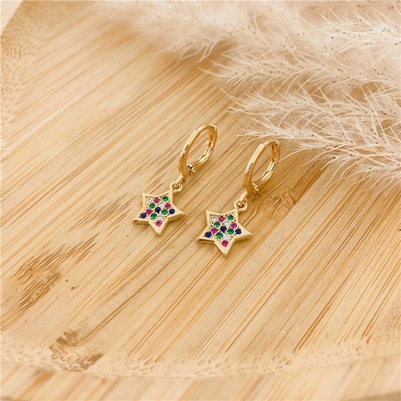 ARGOLA COM PINGENTES ESTRELA CRAVEJADA