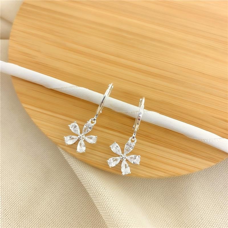 ARGOLA COM PINGENTE FLOR