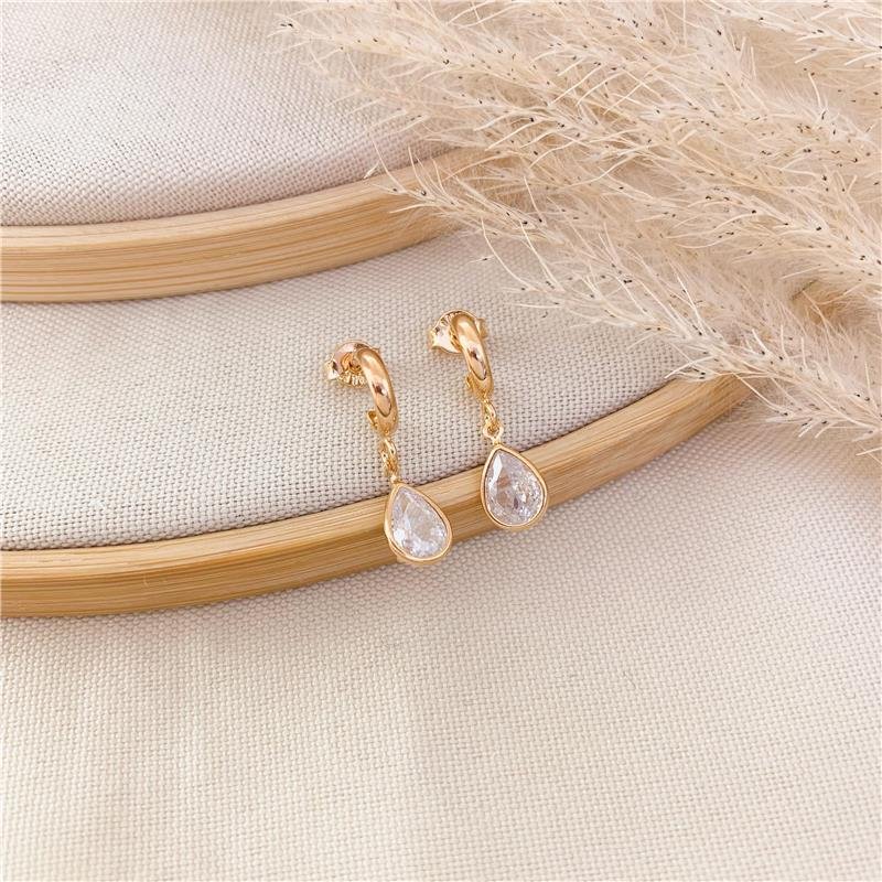 ARGOLA COM PINGENTE DE GOTA - CRISTAL