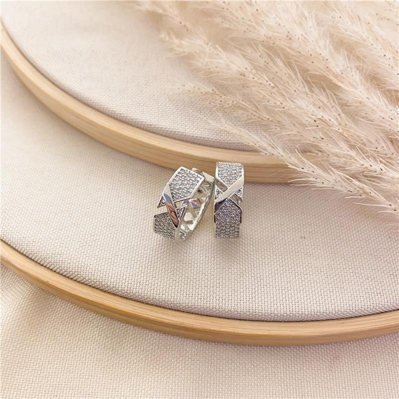 ARGOLA ENCAIXE DETALHE EM X CRAVEJADA - CRISTAL