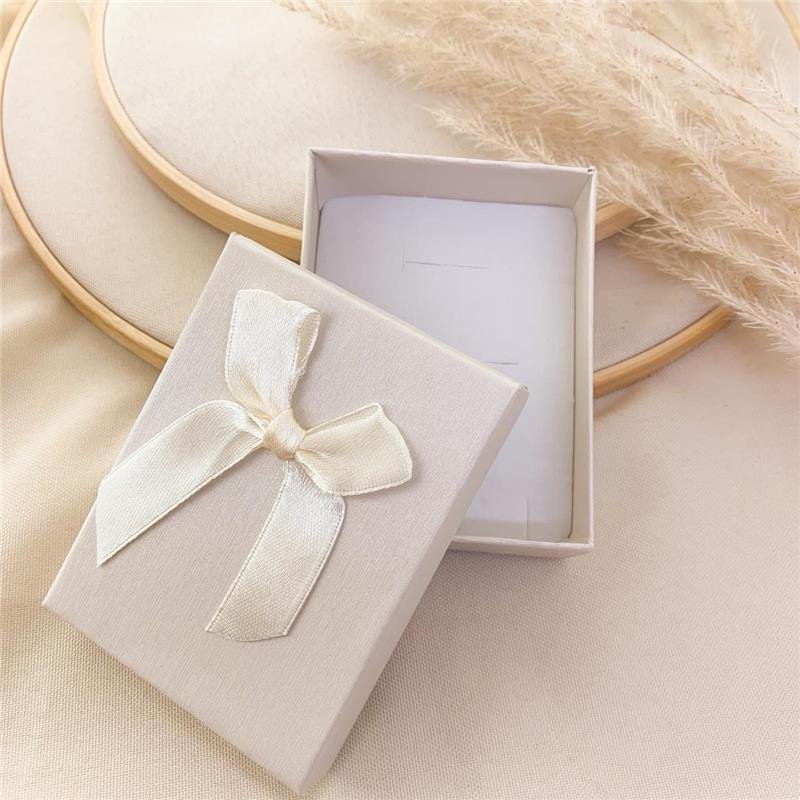 CAIXA PARA SEMIJOIAS COM LAÇO LISA - MARFIM