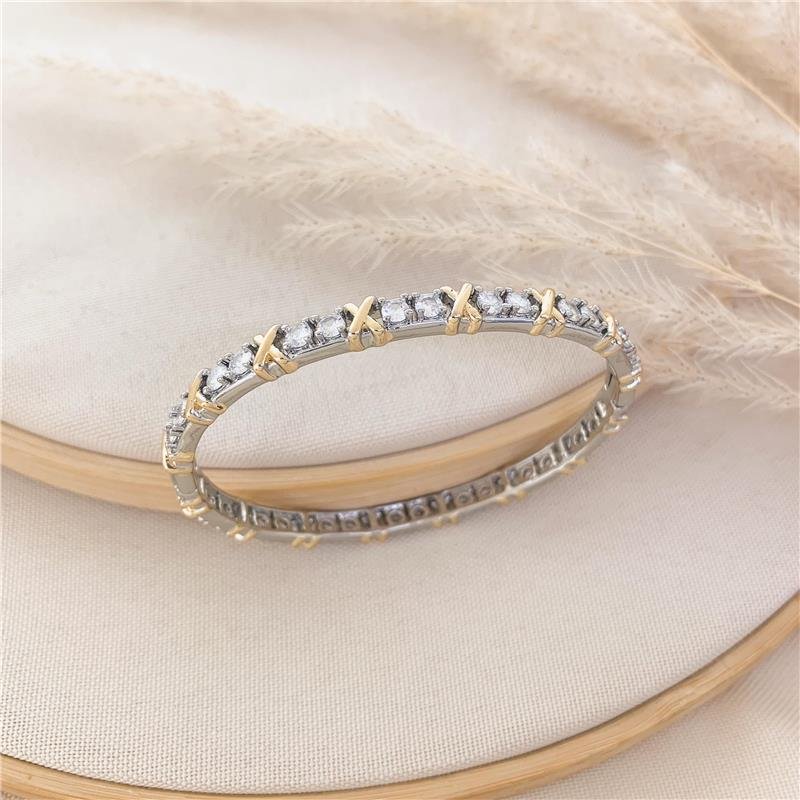 BRACELETE OVAL DETALHES X COM PEDRAS-BANHO EM RÓDIO BRANCO - CRISTAL