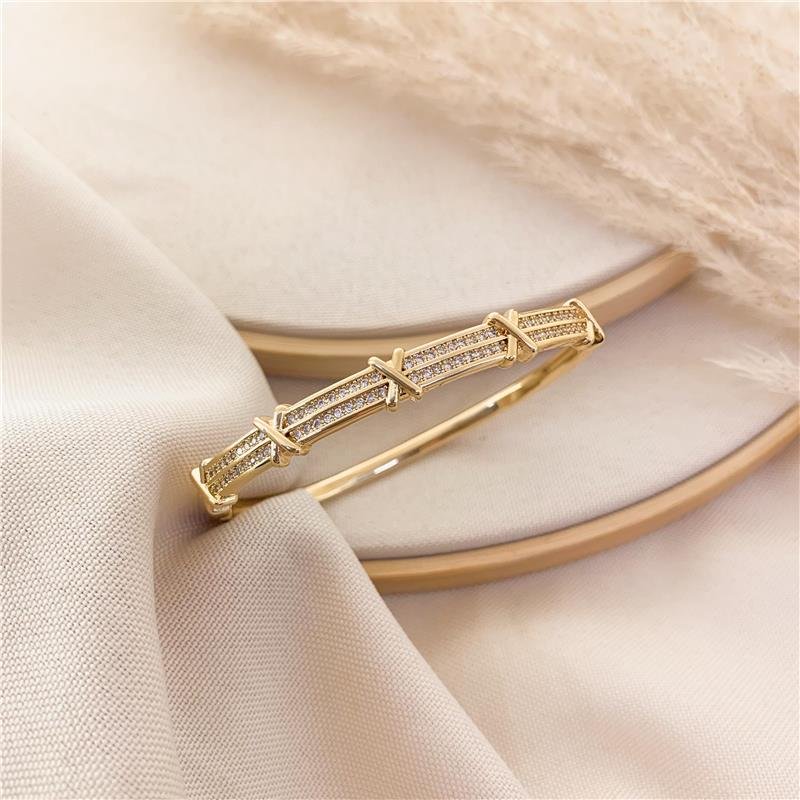 BRACELETE OVAL DETALHES X CRAVEJADO - CRISTAL