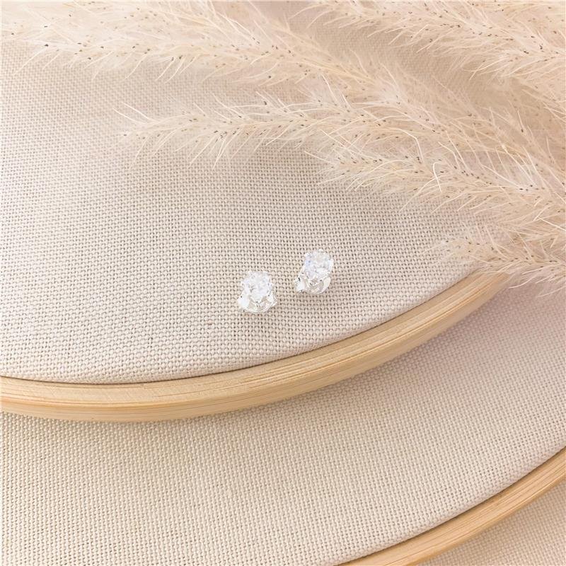 BRINCO FIXO PONTO DE LUZ/4MM - CRISTAL