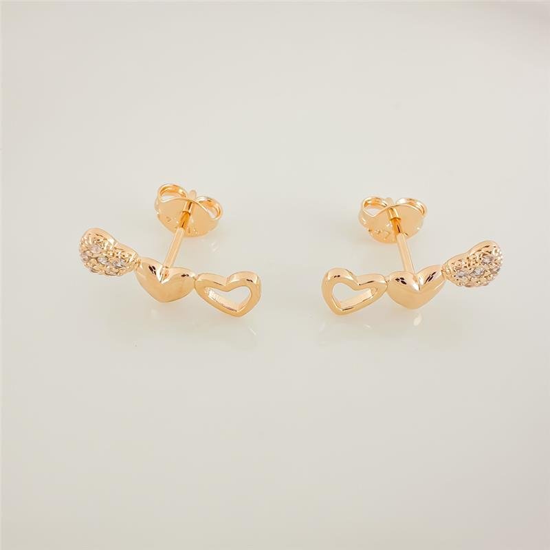 BRINCO EAR CUF CORAÇÕES CRAVEJADO