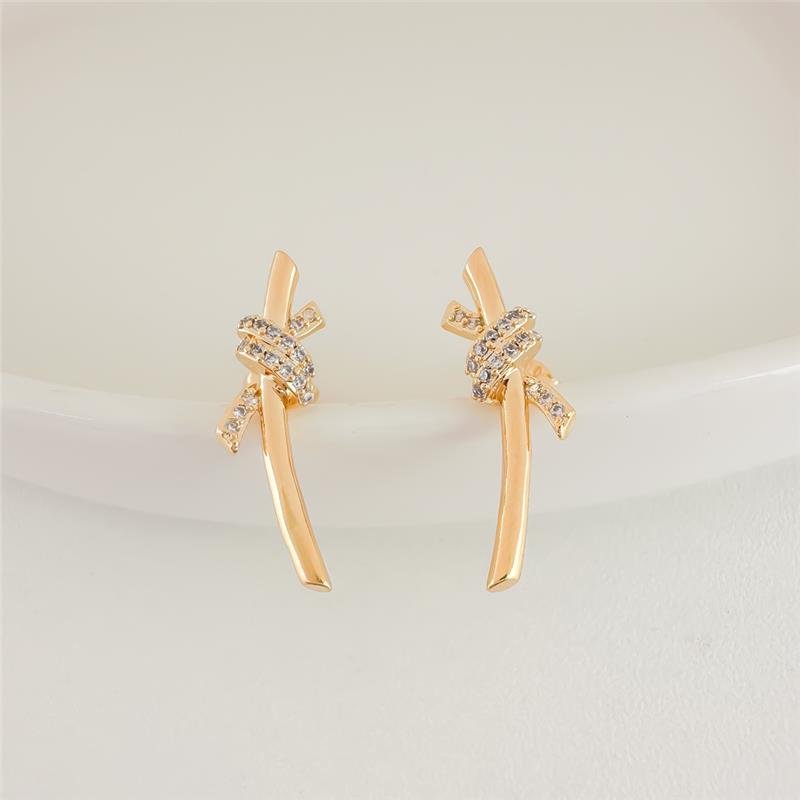 BRINCO EAR CUF FILETE DETALHE CRAVEJADO