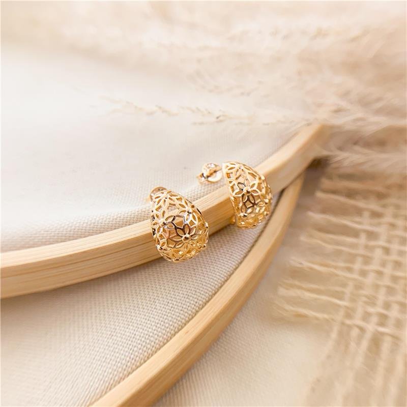 BRINCO GOTA VAZADA EM FLOR