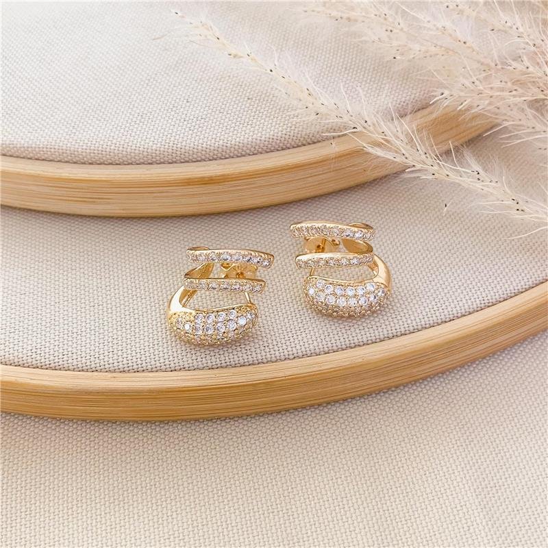 BRINCO EAR CUF CRAVEJADO - CRISTAL