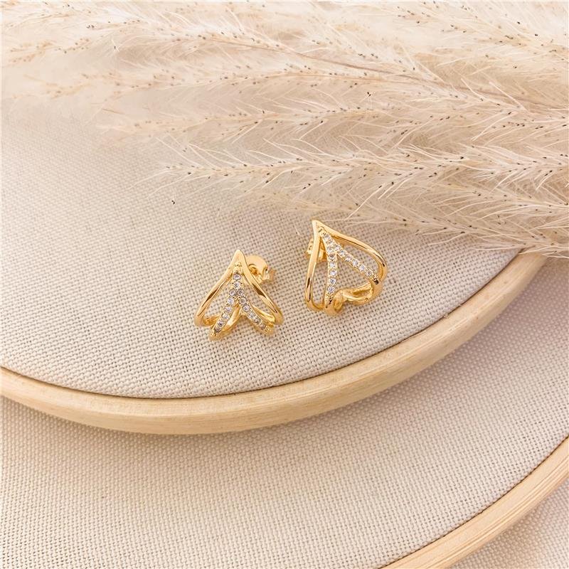 BRINCO EAR HOOK TRIANGULAR - CRISTAL