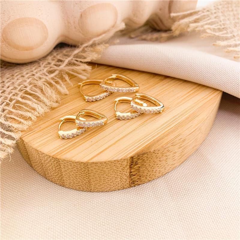 KIT DE ARGOLA TRIANGULAR CRAVEJADO - CRISTAL
