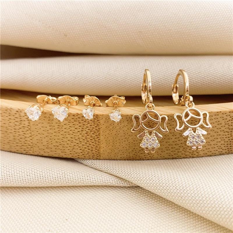 KIT DE BRINCOS E ARGOLA MENINA CORAÇÃO