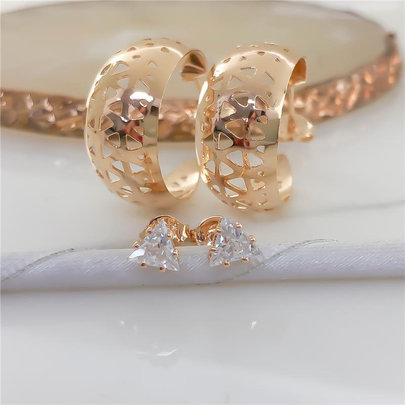 KIT DE ARGOLA VAZADA E BRINCOS TRIANGULAR - CRISTAL