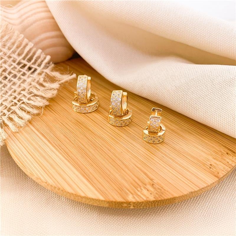 KIT DE ARGOLA REDONDA CRAVEJADA - CRISTAL