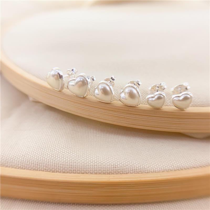 KIT DE BRINCOS CORAÇÃO PÉROLA