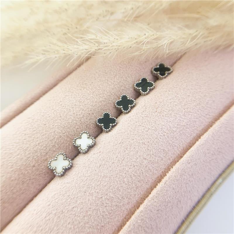 KIT DE BRINCOS DE TREVO/6MM - PRETO