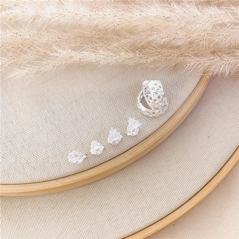 KIT DE ARGOLA E BRINCO TRIANGULAR - CRISTAL