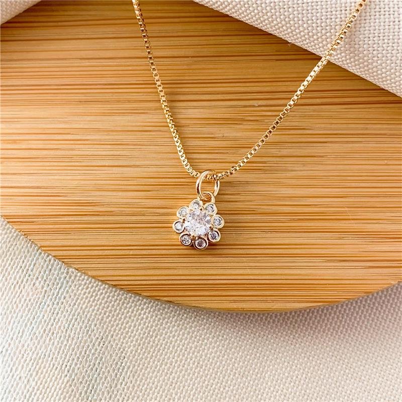 GARGANTILHA COM PINGENTE DE FLOR