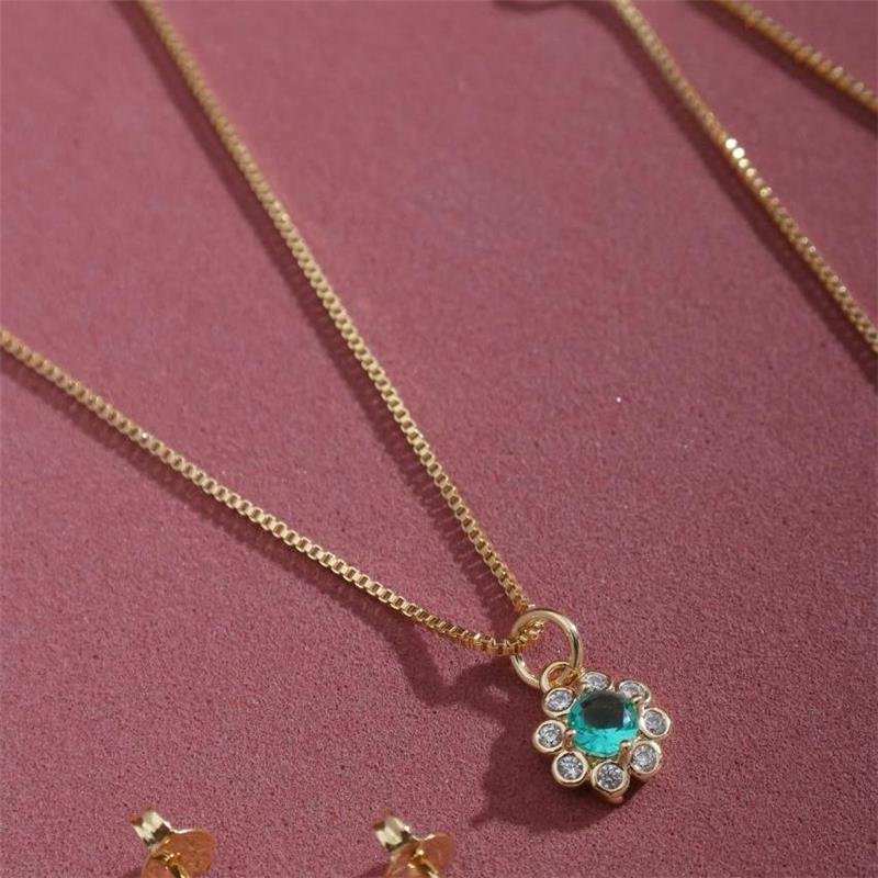 GARGANTILHA COM PINGENTE DE FLOR