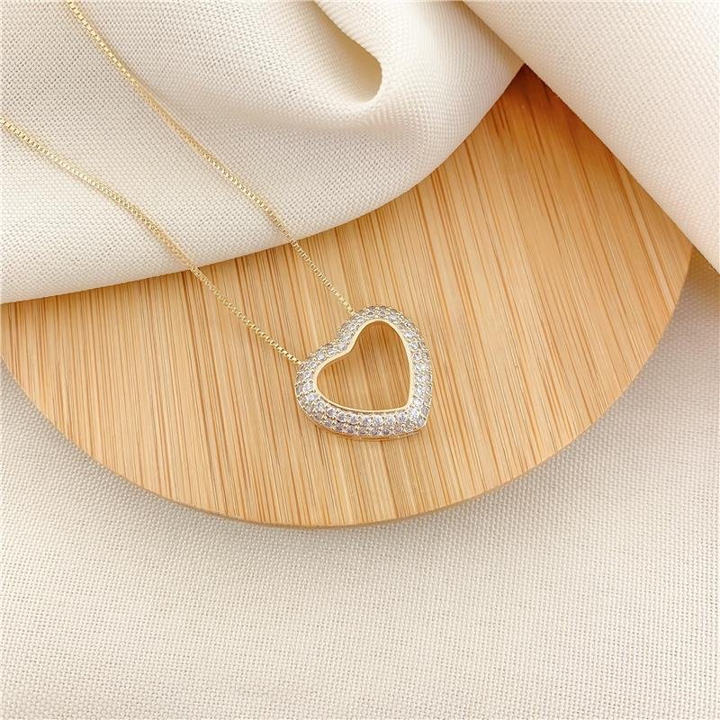 GARGANTILHA CORAÇÃO CRAVEJADO