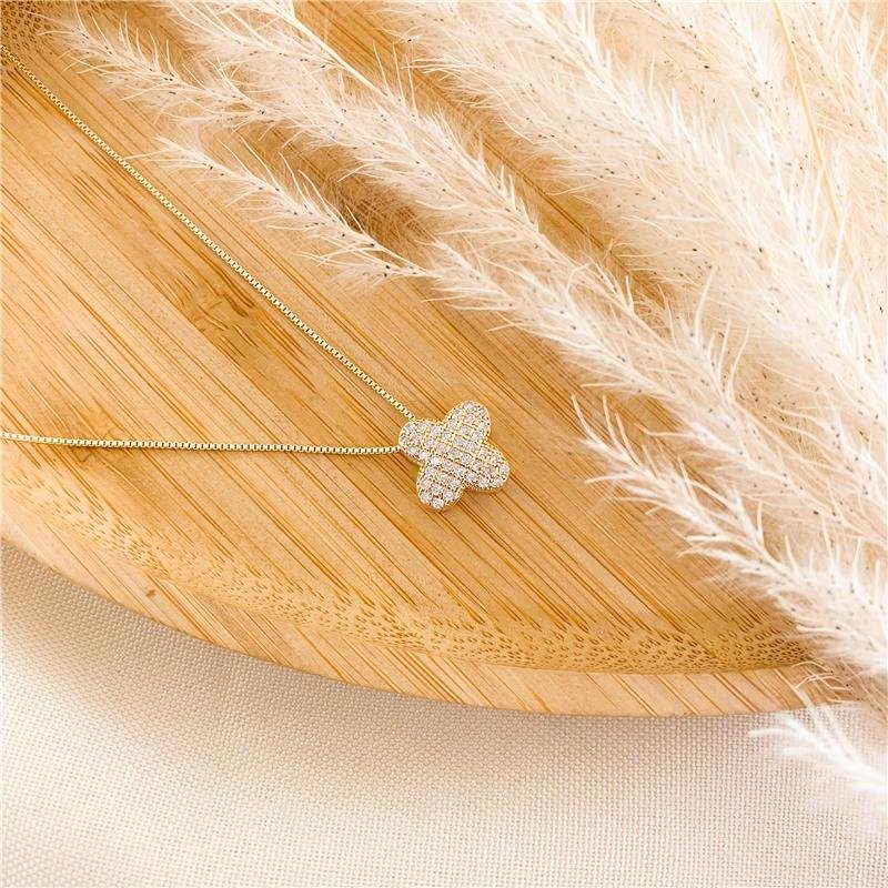 GARGANTILHA VENEZIANA TREVO CRAVEJADO