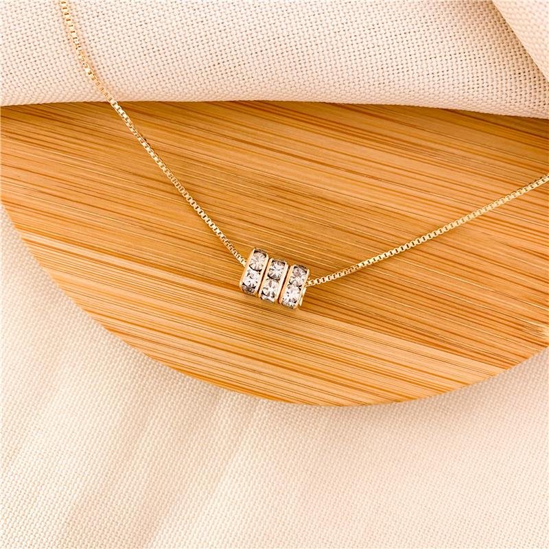 GARGANTILHA COM SEPARADOR QUADRADO CRAVEJADO - CRISTAL