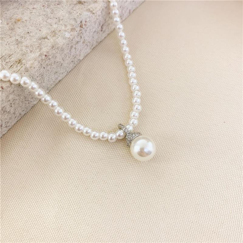 GARGANTILHA EM PÉROLA COM PINGENTE - CRISTAL