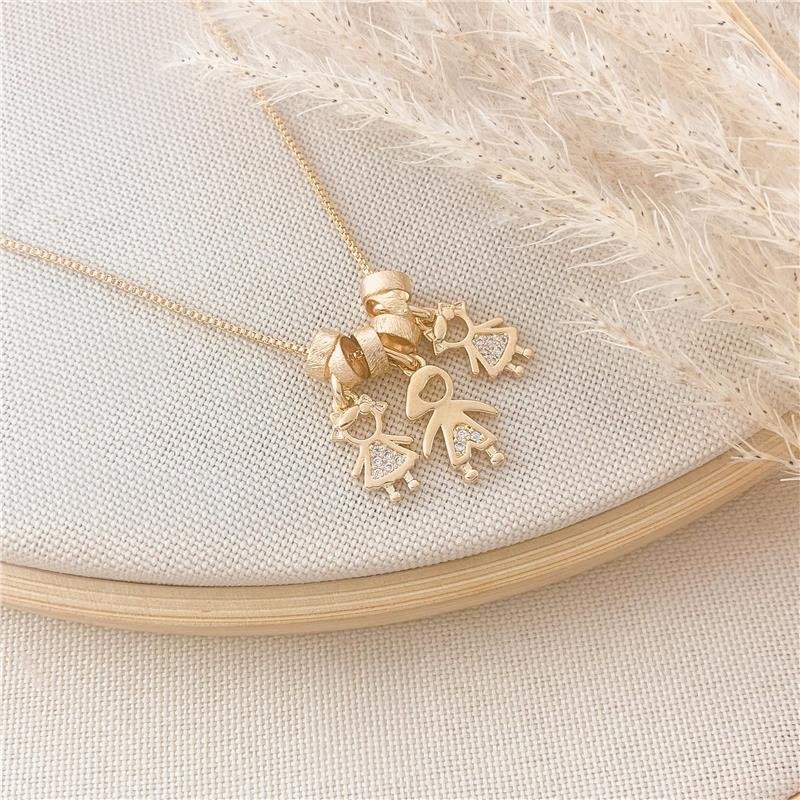 GARGANTILHA SEPARADOR DUAS MENINAS E UM MENINO - CRISTAL