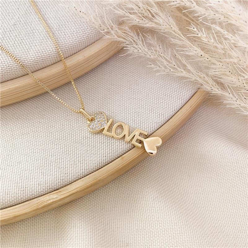 GARGANTILHA COM PINGENTE LOVE - CRISTAL