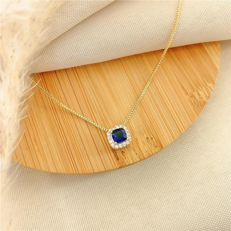 GARGANTILHA QUADRADO CRAVEJADO