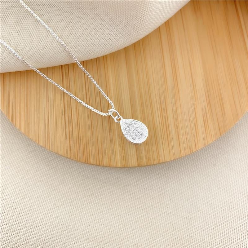 GARGANTILHA GOTA CRAVEJADA - CRISTAL