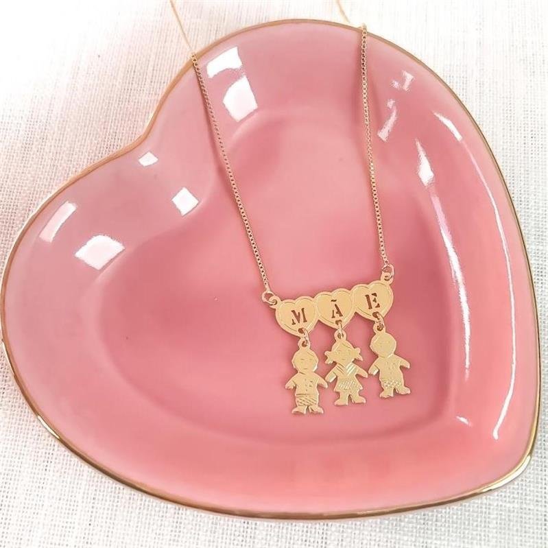 GARGANTILH MÃE DOIS MENINOS E UMA MENINA