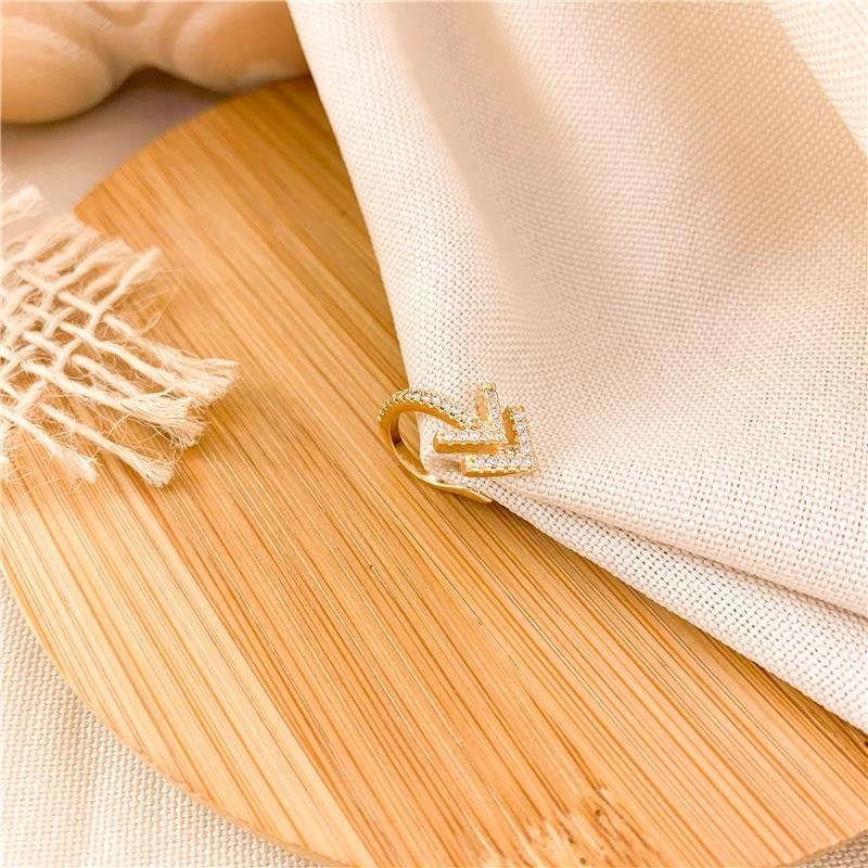 PIERCING FAKE DE ORELHA CRAVEJADO - CRISTAL