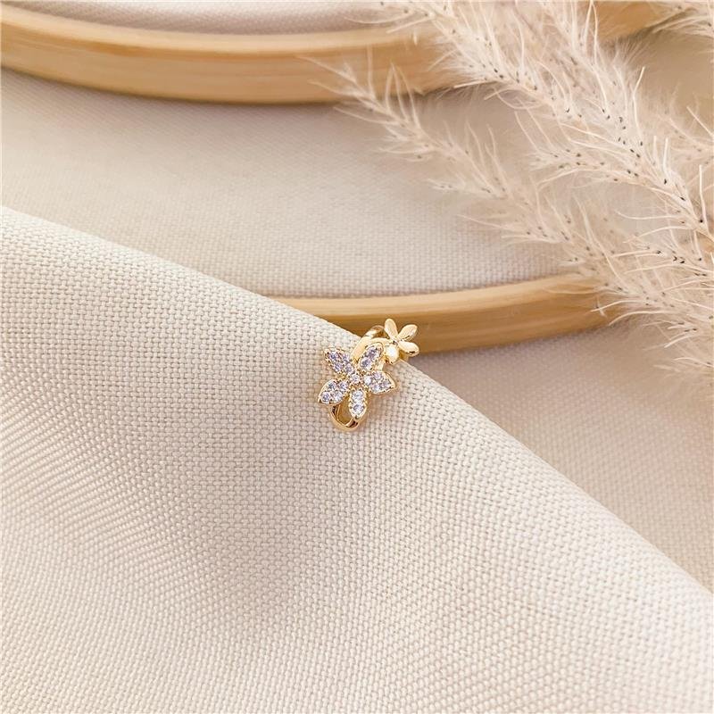 PIERCING FAKE DE ORELHA FLOR CRAVEJADO - CRISTAL