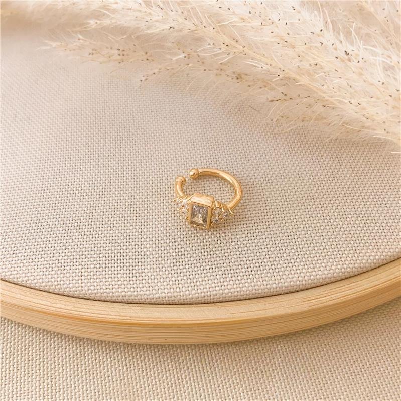 PIERCING FAKE DE ORELHA CRAVEJADO - CRISTAL