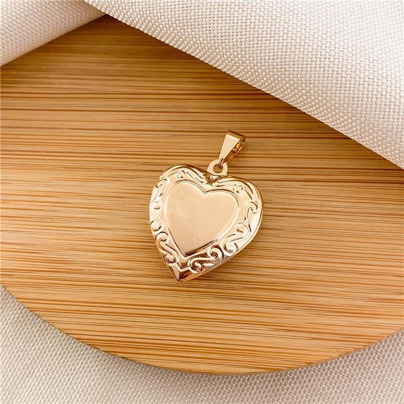 PINGENTE RELICÁRIO CORAÇÃO